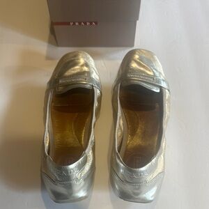 Prada w box metallic light gold Silver toned scrunch lightweight Loafers sz 40